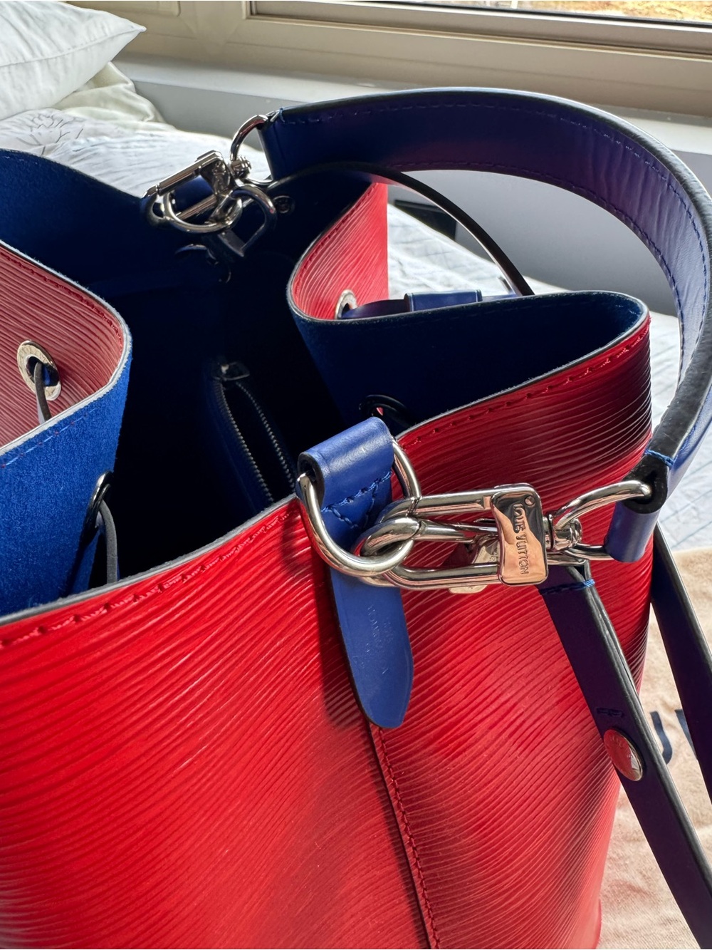 Louis Vuitton Néonoé MM bucket bag Red Epi leather & blue drawstring and lining - Picture 5 of 9